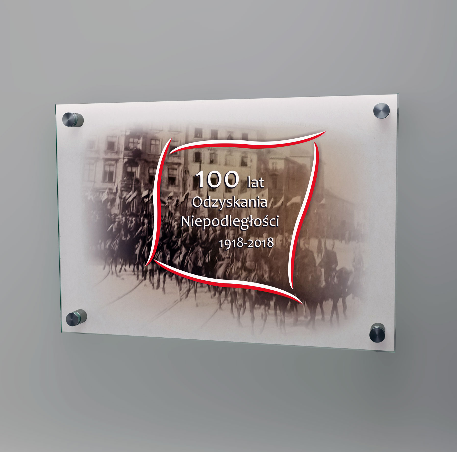 Szklana tablica z okazji 100-lecia odzyskania niepodległości